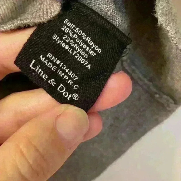 Line + Dot V-neck Sweater - Picture 4 of 5